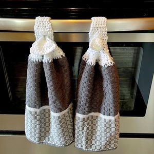 HAND MADE-crochet loop-through top towel- gray pair